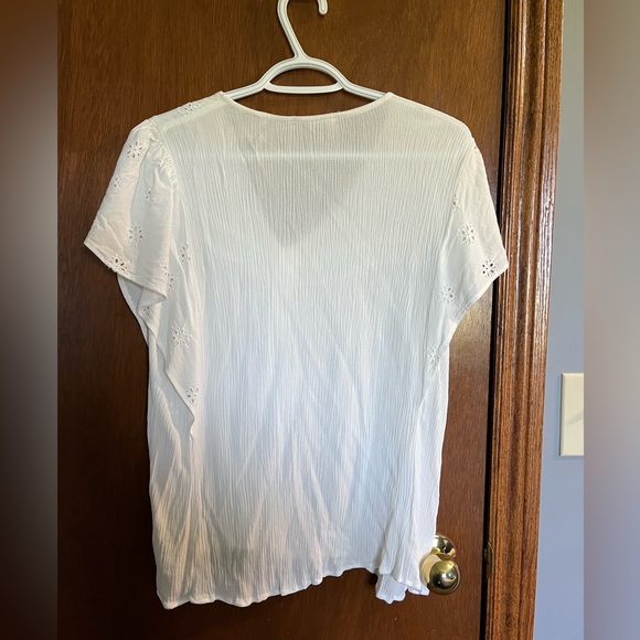 Maurices White Blouse Size XXL - Picture 3 of 3